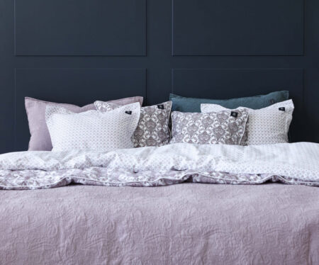 Grand Design – Floral Quilt Rose Överkast miljöbild