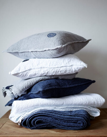 Grand Design – Floral Quilt White Överkast miljöbild